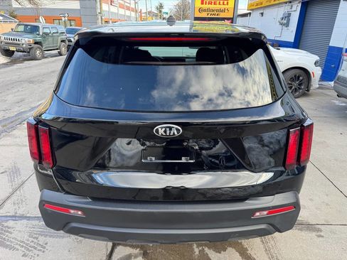 Used 2023 Kia Sorento LX image 6