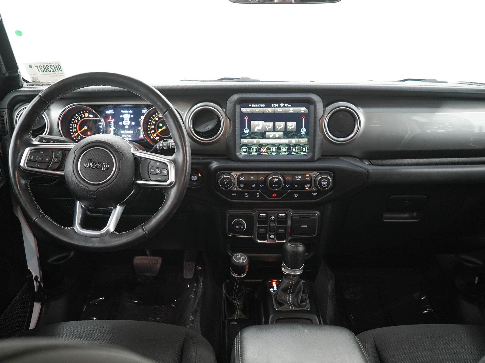 Used 2019 Jeep Wrangler Unlimited Sahara w/ Uconnect 4C Nav & Sound Group AWD/4WD image 15