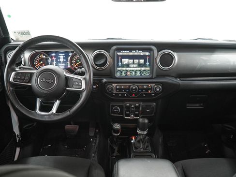 Used 2019 Jeep Wrangler Unlimited Sahara w/ Uconnect 4C Nav & Sound Group AWD/4WD image 15