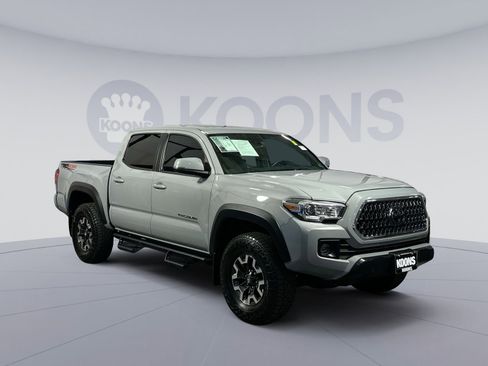 Used 2018 Toyota Tacoma SR image 10