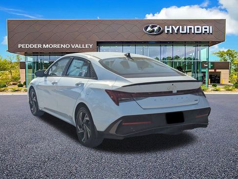 New 2025 Hyundai Elantra SEL image 4