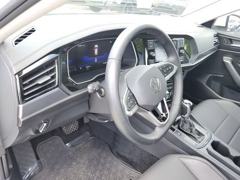 Certified 2024 Volkswagen Jetta SE w/ Panoramic Sunroof Package FWD image 20