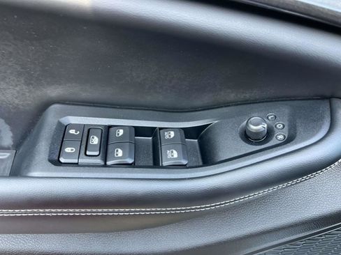 Used 2023 Jeep Grand Cherokee L Laredo image 16