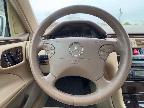 Used 2001 Mercedes-Benz E 320 Sedan image 19