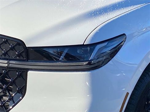 New 2025 Lincoln Navigator Reserve w/ Jet Appearance Package image 4