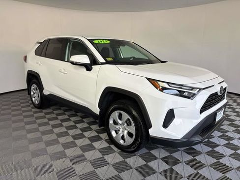 Used 2025 Toyota RAV4 LE AWD/4WD image 1
