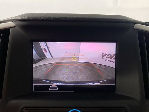 Used 2024 GMC Terrain SLE w/ Driver Convenience Package FWD image 17