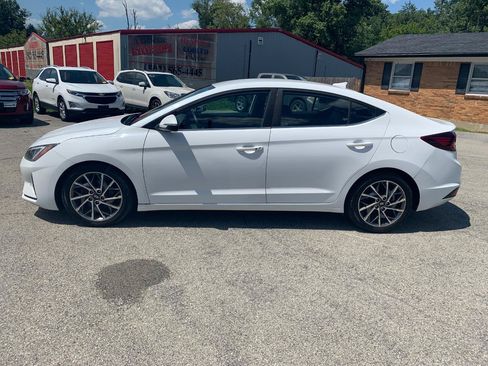 Used 2020 Hyundai Elantra Limited w/ Cargo Package (C1) FWD image 4