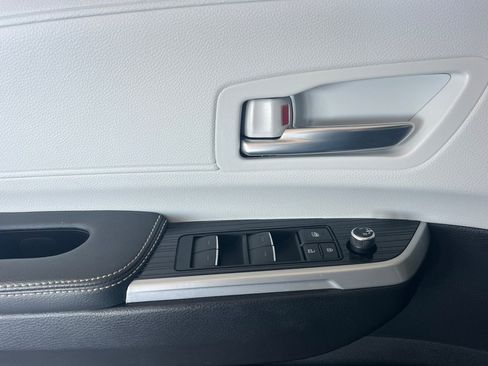 Used 2025 Toyota Sienna XSE image 10