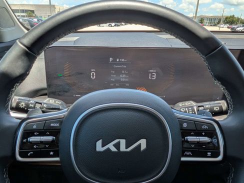 Certified 2025 Kia Sorento EX AWD/4WD image 36