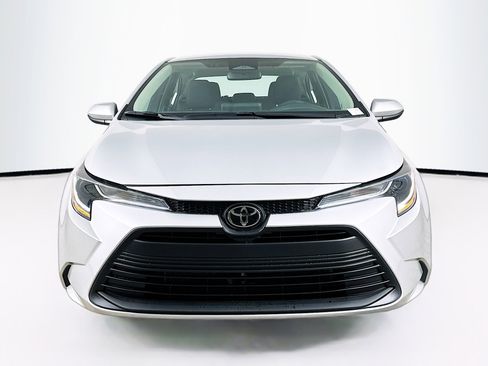 Used 2024 Toyota Corolla LE image 2