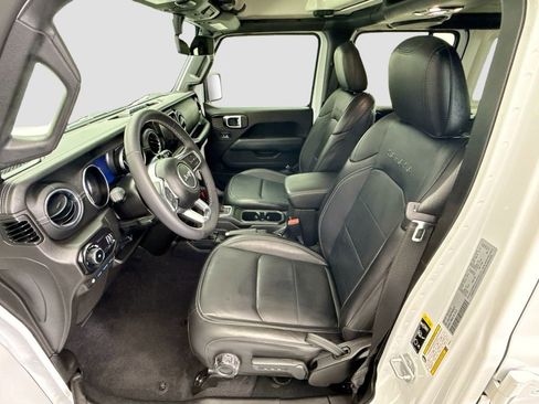 Used 2023 Jeep Wrangler Unlimited Sahara image 18