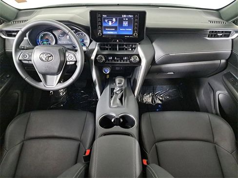 Used 2022 Toyota Venza XLE image 16