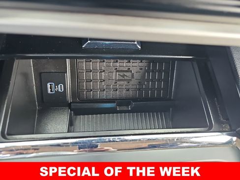 Used 2024 Ford Expedition XLT image 27