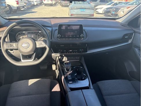 Used 2022 Nissan Rogue SV image 4