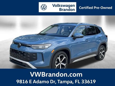 Used 2025 Volkswagen Tiguan SE FWD image 1