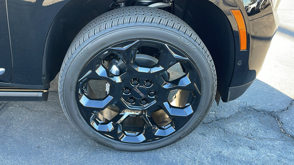 New 2026 GMC Yukon Denali w/ Denali Reserve Package AWD/4WD image 9