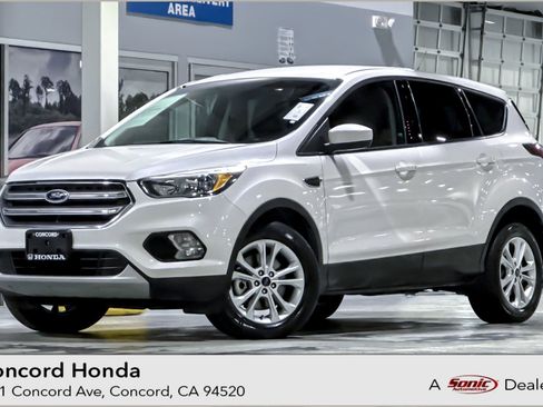 Used 2017 Ford Escape SE image 1