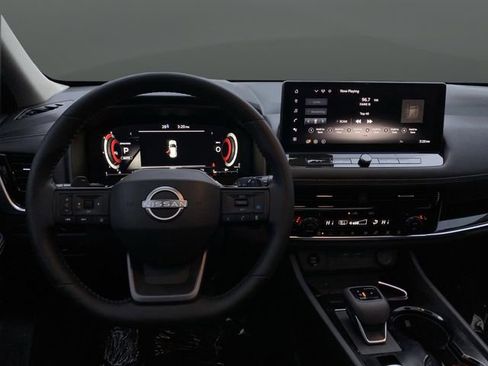 Used 2025 Nissan Rogue SL w/ SL Premium Package image 5