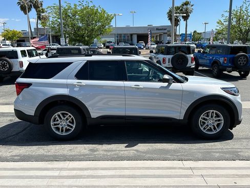 New 2026 Ford Explorer Active RWD image 9
