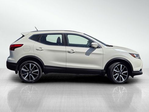 Used 2017 Nissan Rogue Sport SL w/ SL Premium Package image 3