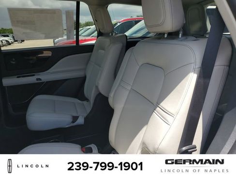 New 2025 Lincoln Aviator AWD w/ Equipment Group 101A image 19