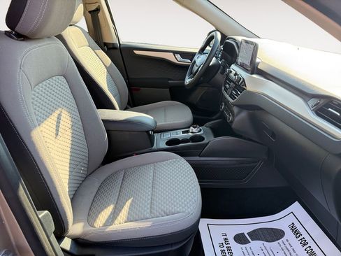 Used 2020 Ford Escape SE image 16