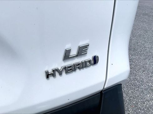 Used 2022 Toyota RAV4 LE AWD/4WD image 10