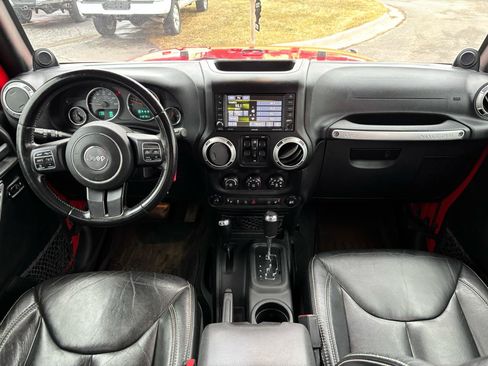 Used 2014 Jeep Wrangler Unlimited Sahara w/ Dual Top Group AWD/4WD image 15