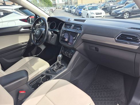 Used 2019 Volkswagen Tiguan SE w/ Panoramic Sunroof Package AWD/4WD image 30