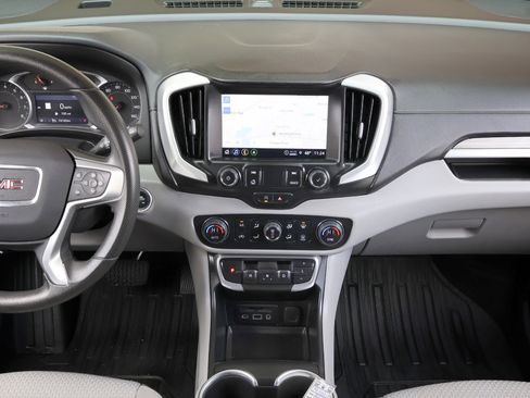 Used 2022 GMC Terrain SLE w/ Driver Convenience Package image 17