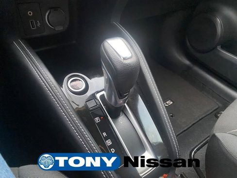 Used 2018 Nissan Kicks SR image 35