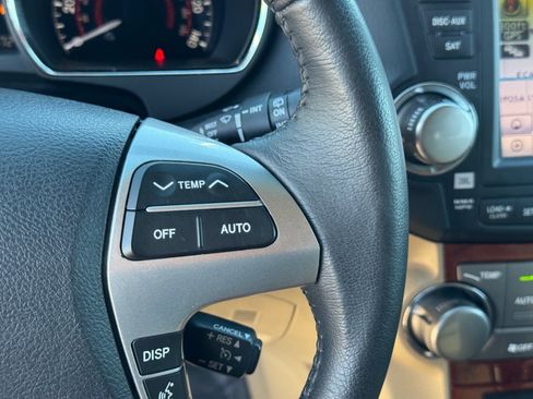 Used 2012 Toyota Highlander Limited image 25