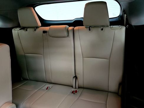 Used 2023 Toyota Highlander XLE AWD/4WD image 19