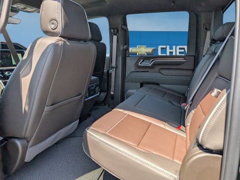 Used 2025 GMC Sierra 2500 Denali w/ Technology Package image 9