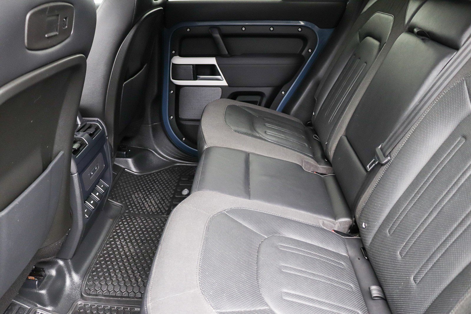 Used 2020 Land Rover Defender 110 SE AWD/4WD image 19