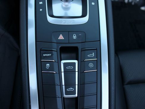 Used 2018 Porsche 718 Boxster RWD image 31