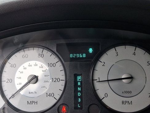 Used 2010 Chrysler 300 Touring image 21