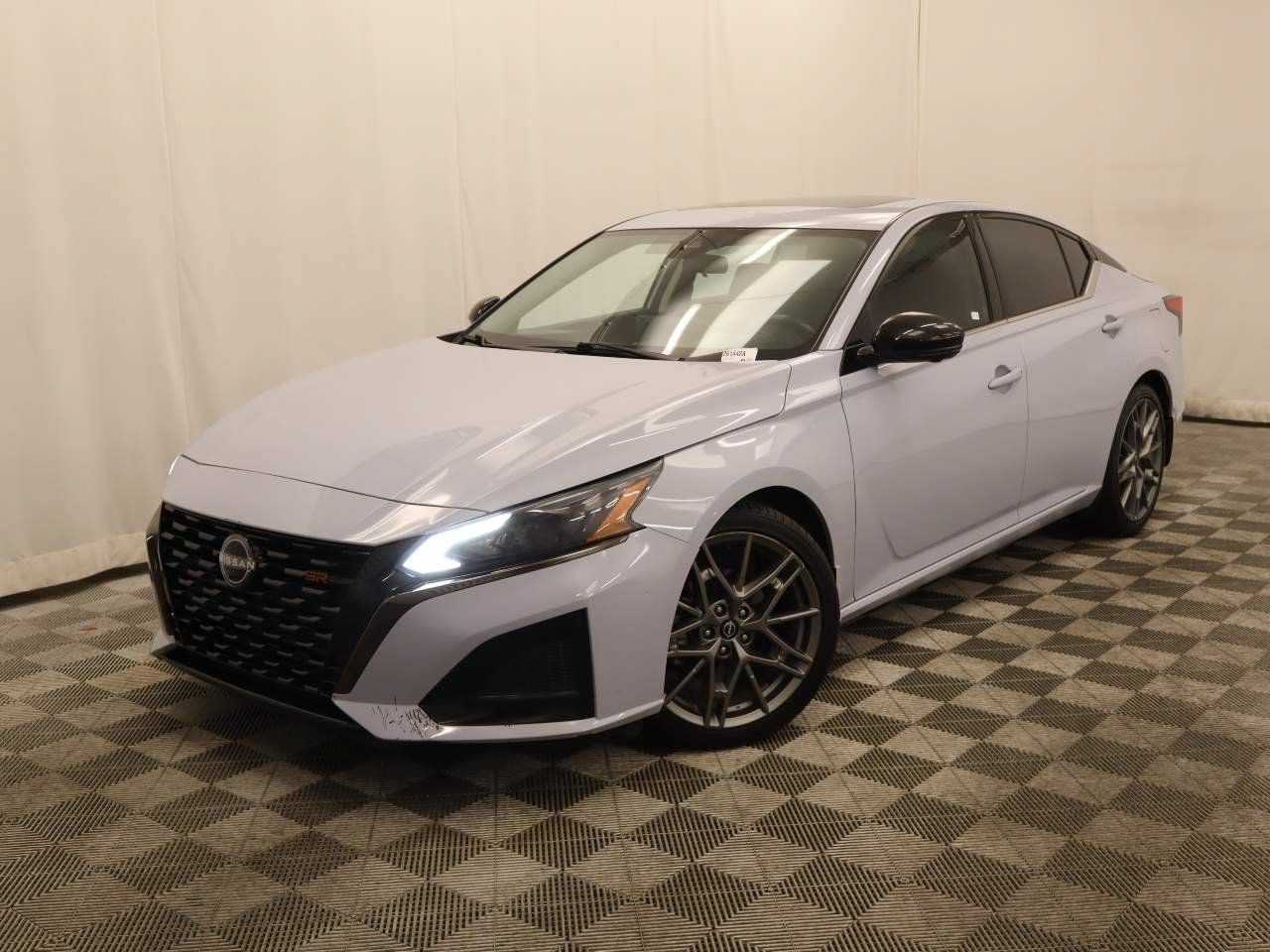 Used 2023 Nissan Altima 2.0 SR FWD image 1