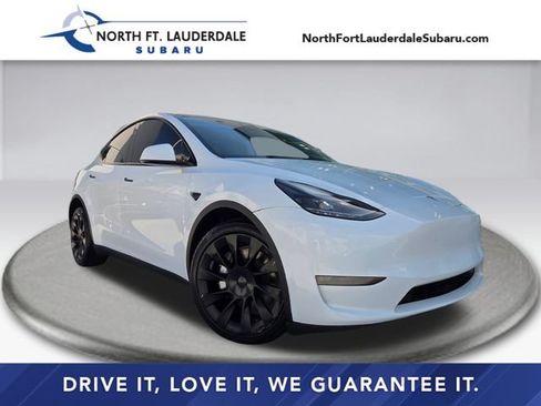Used 2024 Tesla Model Y Long Range AWD/4WD image 1