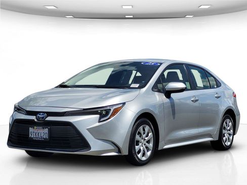 Used 2025 Toyota Corolla LE FWD image 10