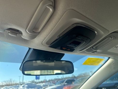 Used 2025 Toyota Corolla LE image 29