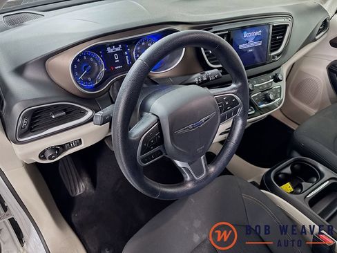 Used 2019 Chrysler Pacifica Touring Plus FWD image 11