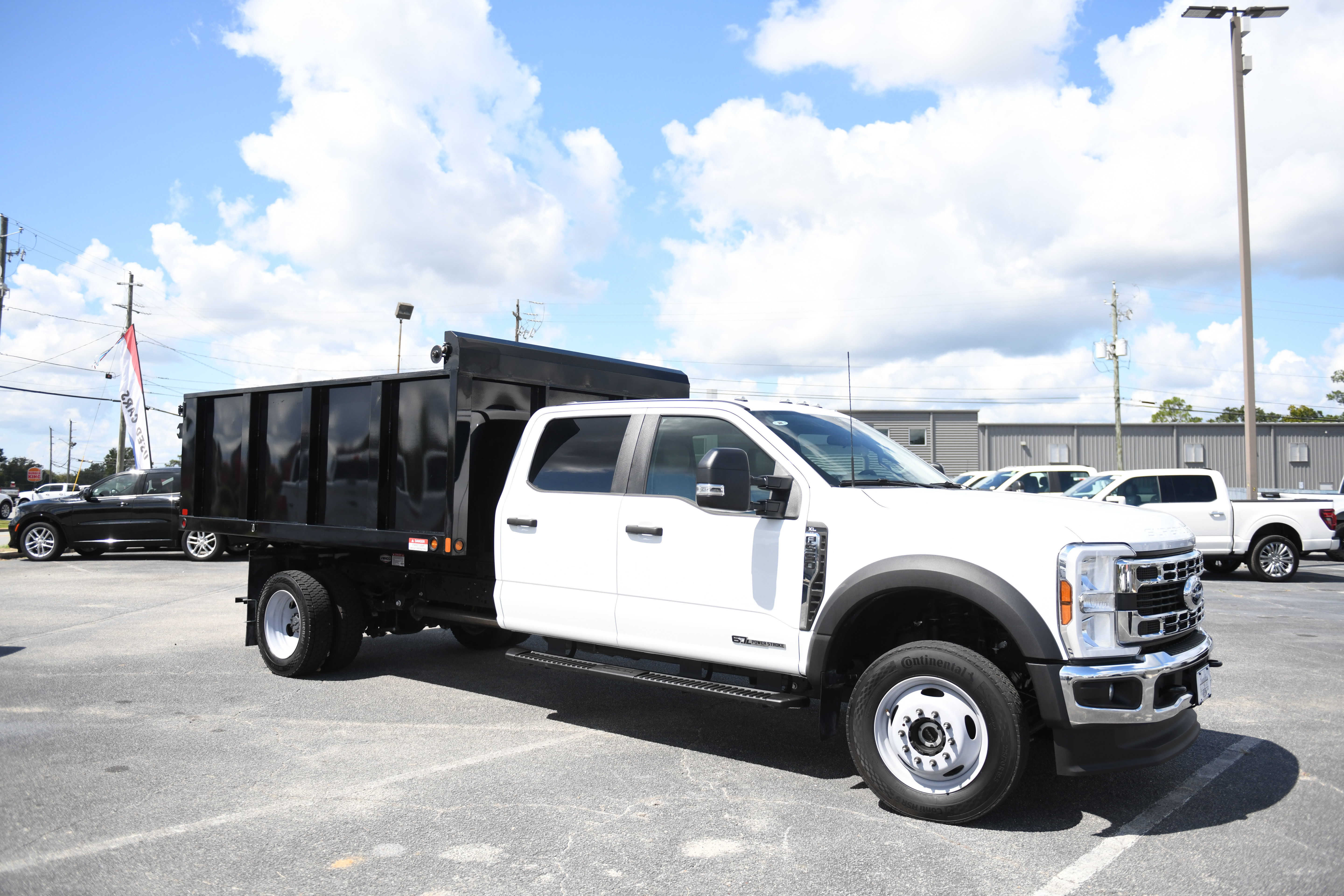 Used 2026 Ford F550 4x4 Crew Cab image 2