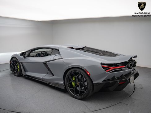 Used 2024 Lamborghini Revuelto image 18