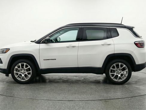 Used 2025 Jeep Compass Limited image 5