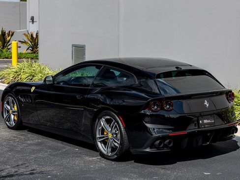 Used 2018 Ferrari GTC4Lusso AWD/4WD image 3