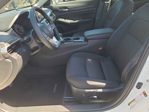 Used 2025 Nissan Altima 2.5 SV FWD image 19
