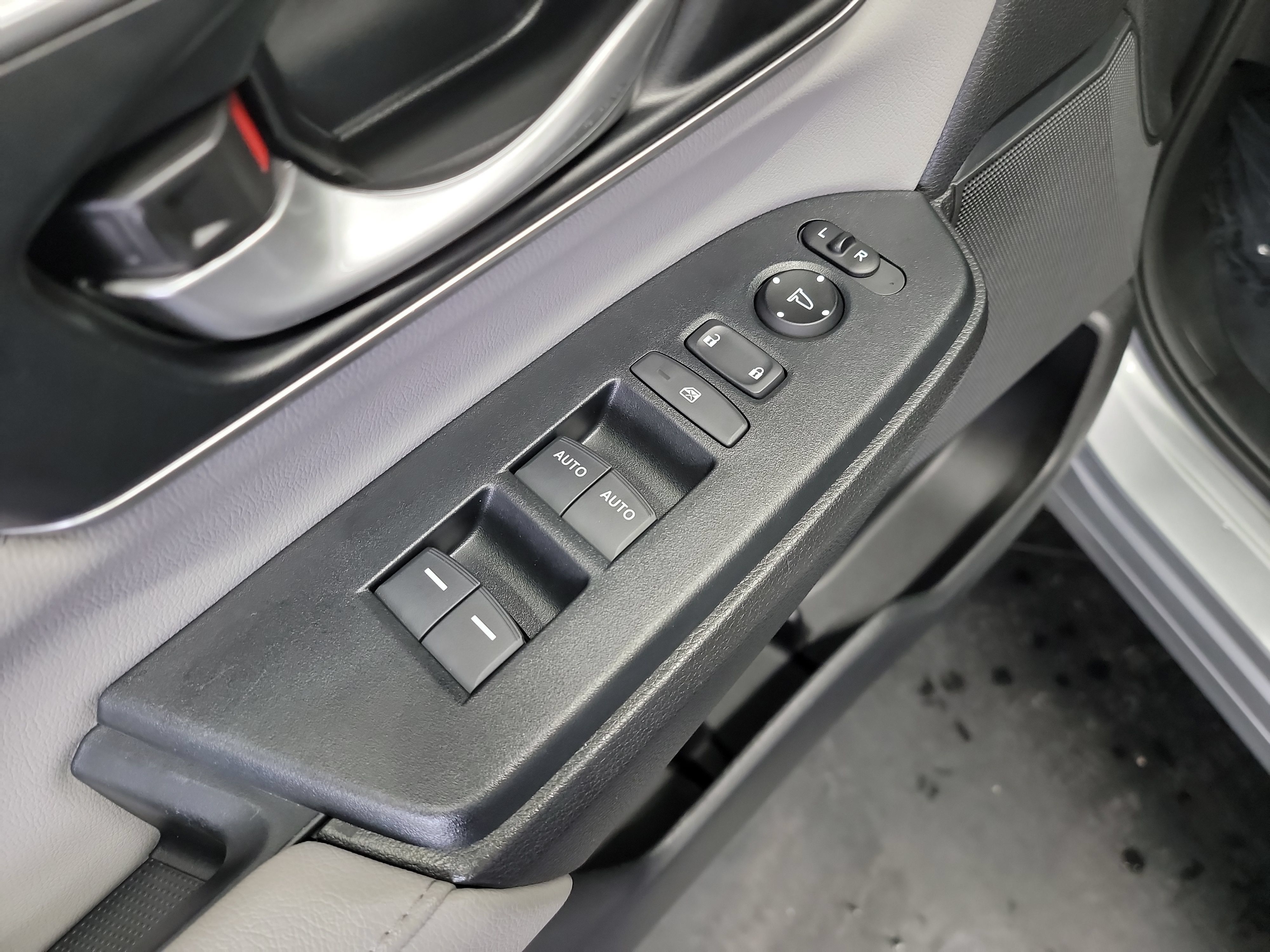 Used 2022 Honda CR-V Touring image 14