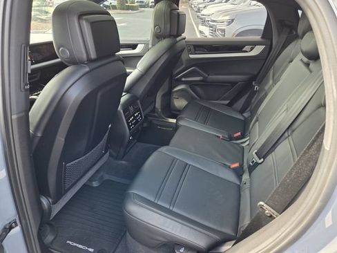 Used 2024 Porsche Cayenne Coupe AWD/4WD image 10